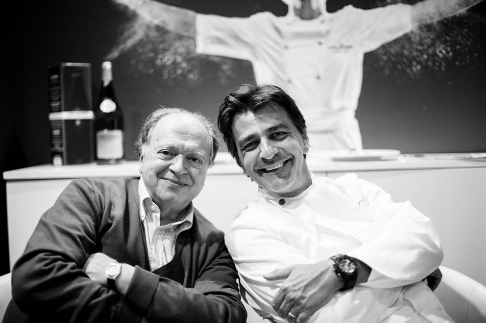 Galleria fotografica






Marco Reitano, Giulia Dirindelli, Eleonora Guerini









Walter Meccia, Chiara Giovoni









Alfredo Buonanno, Anna Maschio









Marcello Trentini, Irina Steccanelli









Elvio Gorelli









Andrea Puxeddu, fotografo del gruppo delle nostre Francesca Brambilla e Serena Serrani









Rosanna Marziale









Carlo Boschi di Veuve Clicquot, Caterina Ceraudo









Chiara Giovoni e Roberta Antonioli









Carlo Fico, Elvio Gorelli









La famiglia Cotarella









Terry Giacomello









Elisabetta Serraiotto, Yannick Alléno









Simone Fracassi, Vincenzo Guarino









Christian Spalvieri, Giuseppe Mazzocca, Davide Puleio









Teseo Geri









Monica Caradonna, Adele Elisabetta Granieri









Marianna Vitale









Fabiana Scarica, Marco Colognese, con Luca Iaccarino di passaggio









Diego Rossi, Simone Fracassi









Andrea Balotelli di Mepra






