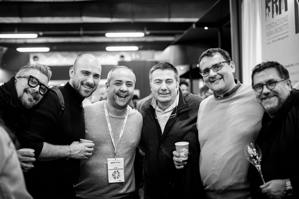 Galleria fotografica






Marco Reitano, Giulia Dirindelli, Eleonora Guerini









Walter Meccia, Chiara Giovoni









Alfredo Buonanno, Anna Maschio









Marcello Trentini, Irina Steccanelli









Elvio Gorelli









Andrea Puxeddu, fotografo del gruppo delle nostre Francesca Brambilla e Serena Serrani









Rosanna Marziale









Carlo Boschi di Veuve Clicquot, Caterina Ceraudo









Chiara Giovoni e Roberta Antonioli









Carlo Fico, Elvio Gorelli









La famiglia Cotarella









Terry Giacomello









Elisabetta Serraiotto, Yannick Alléno









Simone Fracassi, Vincenzo Guarino









Christian Spalvieri, Giuseppe Mazzocca, Davide Puleio









Teseo Geri









Monica Caradonna, Adele Elisabetta Granieri









Marianna Vitale









Fabiana Scarica, Marco Colognese, con Luca Iaccarino di passaggio









Diego Rossi, Simone Fracassi









Andrea Balotelli di Mepra









Enzo Vizzari, Yannick Alléno






