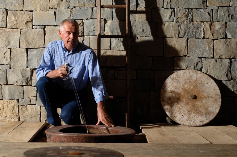 Galleria fotograficaJosko Gravner
Angiolino Maule
Daniele Piccinin
La cantina di Gravner (foto Barsanti)
La serata di presentazione a La Montecchia: Maule, Gravner, Michelon, Hopkins e Piccinin
Vitigni nell'azienda di Piccinin
Foto Barsanti
La cantina Oslavia di Gravner (foto Barsanti)
Lo stango Runk nell'azienda di Gravner (foto Barsanti)
foto Barsanti
Il vigneto Hum di Gravner (foto Barsanti)
Il vigneto Runk di Gravner (foto Barsanti)
