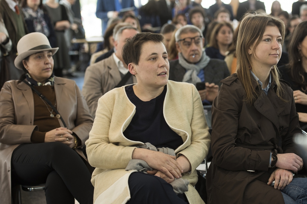 Galleria fotografica






Fabio Abbattista, Leone Felice, Erbusco (Brescia)
«Vorrei che emergesse tutta la nostra capacità di innovare e di organizzare con semplicità anche gli eventi più importanti»








Ugo Alciati, Guido, Costigliole d’Asti (Asti)
(Italian & international best chefs, 6-10 maggio)
«Vorrei tante cose, con una ciliegina sulla torta: che il mondo intero capisse quanto siamo bravi a cucinare»








Matteo Baronetto, Del Cambio, Torino
«Vorrei che si consolidasse il sistema paese. Che i cuochi marciassero uniti fino a un pensiero unico, rispettoso di tutte le sfaccettature»








Italo Bassi, Enoteca Pinchiorri, Firenze (in foto, a sinistra)
«Vorrei che si desse inizio a un nuovo Rinascimento italiano, fondato sul cibo»








Cesare Battisti, Ratanà, Milano 
«Vorrei che fosse tutto quello che non è stato finora: uno scambio di informazioni tra culture per nutrire veramente il pianeta»








Andrea Berton, Berton, Milano
(Contemporary italian chefs, 1-2 giugno)
«Vorrei che tutti quelli che passano a Rho capissero quanto sia diventata straordinaria la qualità del cibo oggi in Italia»








Renato Bosco, Saporè, San Martino Buonalbergo (Verona)
«Vorrei che il cibo diventasse il propulsore di una rivoluzione concreta del Paese»








Cristina Bowerman, Glass, Roma
(Contemporary italian chefs, 22-23 giugno)
«Vorrei che si capisse che in questo momento la cucina e la ristorazione sono motori fondamentali della nostra economia»








Daniela Cicioni, cuoca vegana
«Vorrei che, assaggiando, la gente capisse che gli alimenti di origine vegetale possono regalare esperienze soddisfacenti, appaganti e creative»








Christian e Manuel Costardi, Cinzia, Vercelli
(Contemporary italian chefs, 4-5 maggio)
«Vorrei che fosse una grande vetrina per dare valore alle peculiarità di ognuno di noi. Un punto di partenza – e non un traguardo - per poter crescere come nazione veicolando valori di energia, semplicità e identità»








Carlo Cracco, Cracco, Milano
«Vorrei che il cuoco iniziasse da qui per ritagliarsi un ruolo importante nella definizione delle politiche agricole del futuro»








Pino Cuttaia, La Madia, Licata (Agrigento) 
(Italian & international best chefs, 17-21 giugno)
«Vorrei che Expo desse valore al gesto dell’artigianato. Per questo, ci porterò anche i miei figli»








Alice Delcourt, Erba Brusca, Milano
«Vorrei che si desse enfasi e ascolto a tutti gli aspetti legati alla sostenibilità del cibo. Ai principali problemi che affliggono ogni genere alimentare»








Domenico Della Salandra (Taglio, Milano)
(staff Identità Expo)
«Vorrei che fosse la vetrina perfetta del nostro grande mestiere»








Fabrizio Ferrari, Al Porticciolo, Lecco
(Contemporary Italian chefs, 8-9 giugno)
«Vorrei che diventasse un cuneo appuntito su cui poggiare la leva di ciò che noi italiani siamo più bravi a fare: cucinare»








Gianluca Fusto, Milano
(pasticciere)
«Vorrei che si realizzasse l’unione e la conoscenza delle culture. E che questo grande viaggio tra gli ingredienti di tutto il mondo mantenesse come base fissa l’eccezionale ingrediente italiano»





