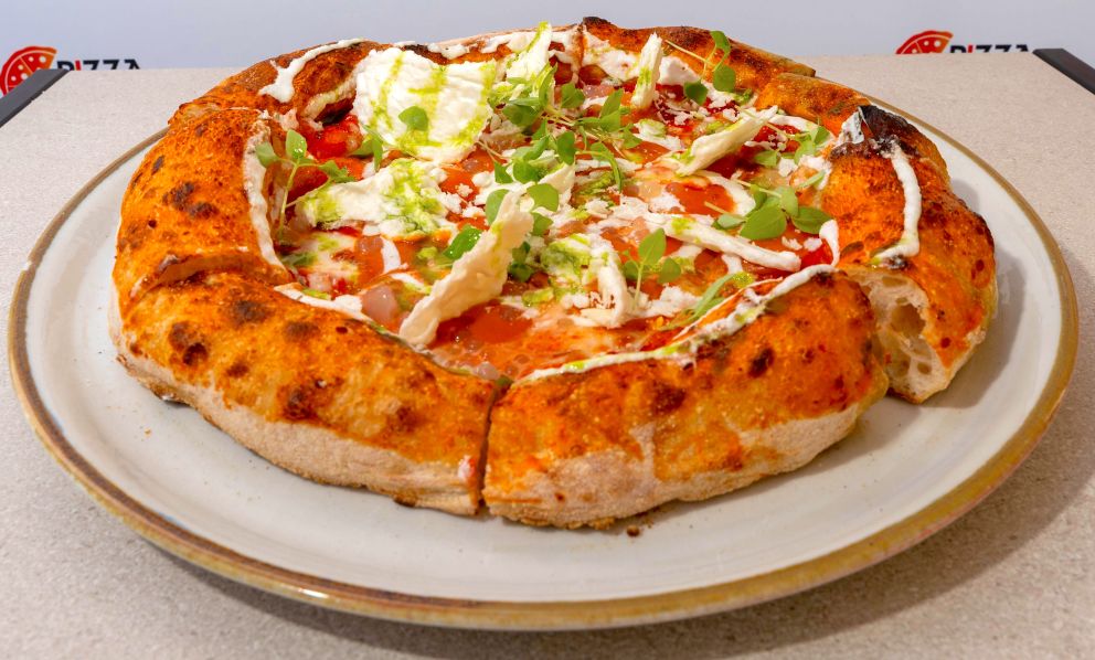 Il pizzaiolo che s’inventa una Margherita come non l’avete mai immaginata