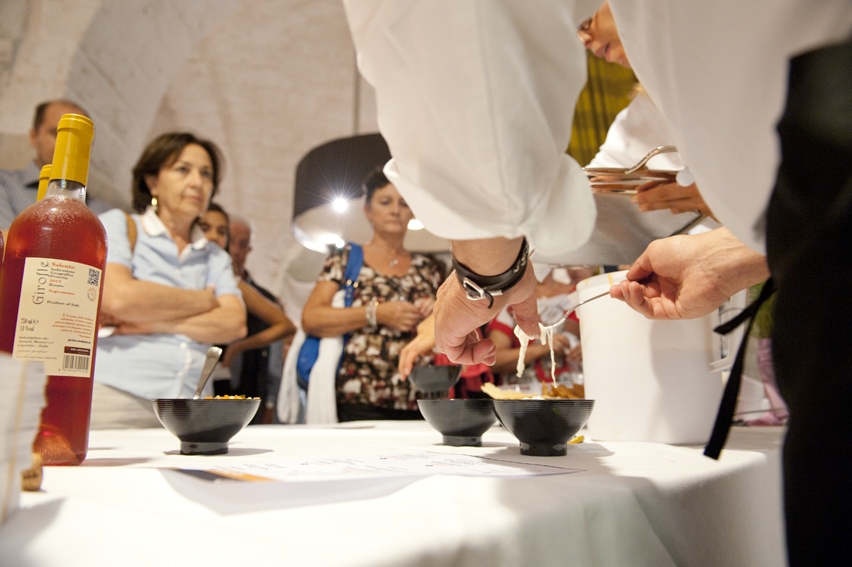 PhotogalleryPaolo Parisi and his slice, Sixties styleRaffaele Vitale&nbsp;of&nbsp;Casa del Nonno 13&nbsp;in Mercato San Severino (Salerno) prepairs his finger foods made with saffron mozzarellaFried moscardini&nbsp;by&nbsp;Francesco Nacci, Botrus&nbsp;restaurant in CeglieBeppe Ciavarelli&nbsp;of&nbsp;La Claque&nbsp;restaurant in Molfetta