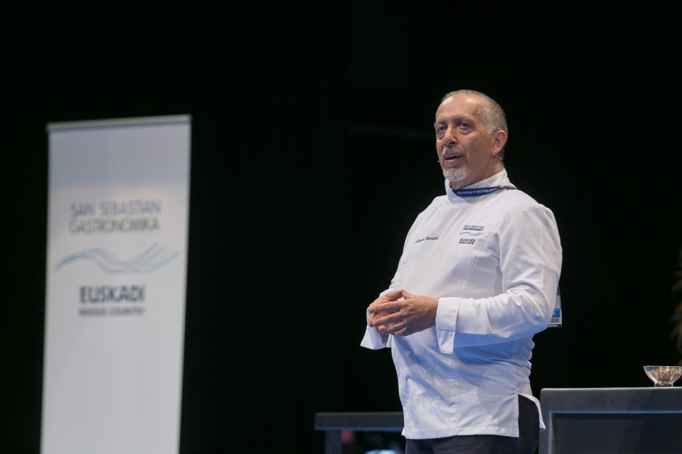 Photogallery






Massimo Bottura opened the “Italian” congress presenting his new book, in a world preview, published by Phaidon: 