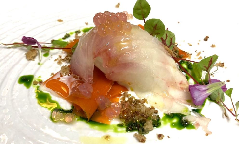 L'estate a tavola: Carpaccio di dentice, sorbetto al cetriolo, gazpacho e cipolla di Marina Ravarotto