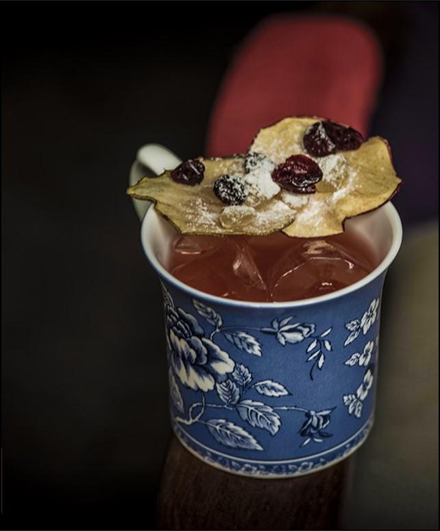 Galleria fotografica






“Loren”, il drink che la Di Leo ha voluto dedicare alla celebre Sophia per la sua passione per il limoncello miscelato nel caffè






