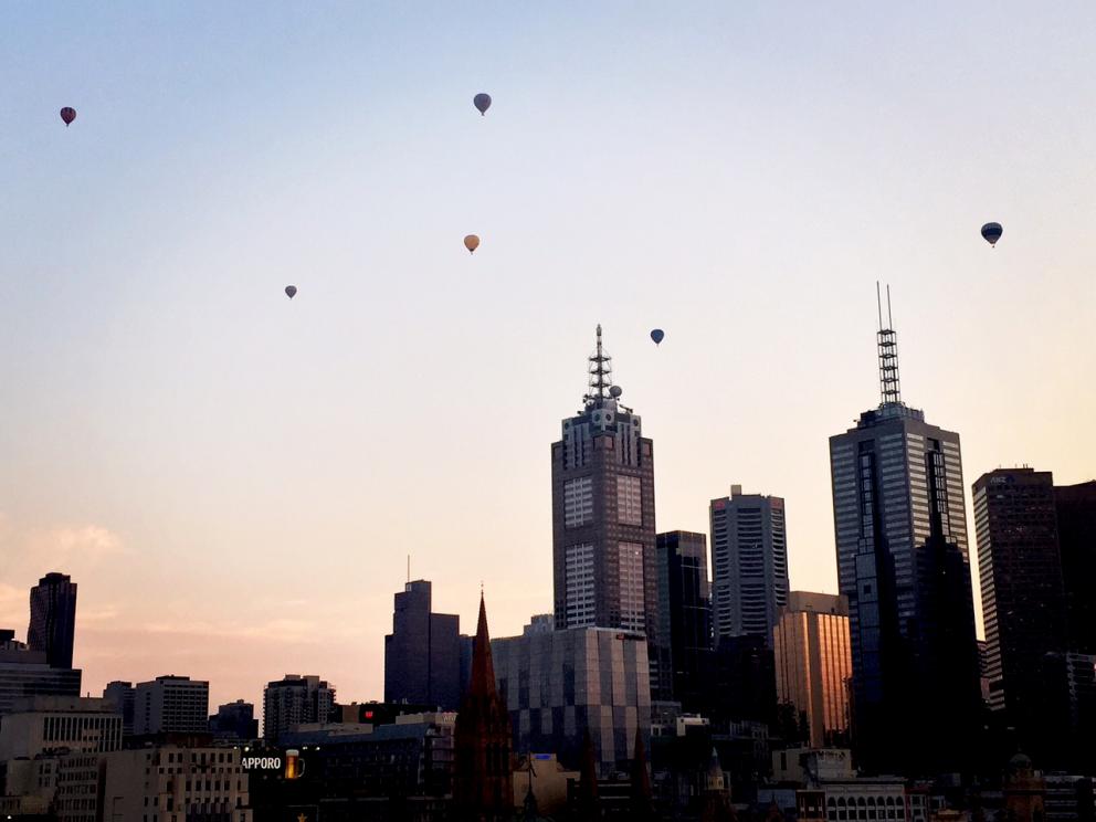 Galleria fotografica






Con l'aereo che sarebbe atterrato all'aeroporto di Melbourne alle 4.20 del mattino di martedì 4 aprile, ha fatto davvero piacere entrare della stanza 1729 del Langham Hotel lungo la South Bank del fiume Yarra e trovarvi della frutta fresca









Lo skyline notturno di Melbourne dalla camera al Langham. Il sole sarebbe sorto un paio d'ore dopo









Prima colazione con vista sul centro di Melbourne e il corso del fiume Yarra









Nicolas Chatenier, responsabile del panel francese nella giuria dei 50 Best, ha invitato stampa, cuochi e amici al Philippe Restaurant in pieno centro di Melbourne. «La Francia e i Fifty hanno avuto in passato relazioni torbulente che stiamo superando e così eccoci qui da uno chef che ha lavorato per anni e anni con Paul Bocuse». In effetti Philippe Mouchel è quanto di più lontano possiamo aspettarci oggi da una tavola contemporanea. Da un eccesso all'altro?









Clement Vachon e Yannick Alléno









Mauro Colagreco e Massimiliano Alajmo. Per la prima volta è toccato al fratello chef rappresentare le Calandre ai 50 Best. In passato, a Londra e a New York, era sempre andato Raffaele Alajmo









Dominique Crenn, argento vivo









Una tavola italiana è sempre allegra e calamita tutti, anche Yoshihiro Narisawa









La prima cena a Melbourne? Cafè Di Stasio, la buona Italia nel mondo









Rinaldo Di Stasio, per tutti Ronnie, produce vino nella Yarra Valley dal 1994. Le etichette le cura suo padre in maniera molto singolare: scrivendo l'originale a mano



















«DOC, siamo nati pizzaioli» è scritto su una grande lavagna in una delle due pizzerie chiamate DOC da Tony Nicolini. Questa è quella in Albert Park









La stessa inquadratura di prima ma con i fattori invertiti per evidenziare la foto di papà Nicolini quando era un giovane pizzaiolo arrivato nella metropoli dello stato di Victoria






