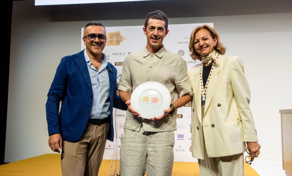 A Michelangelo Mammoliti il premio Sperimentazione in cucina a Identità Milano 2026