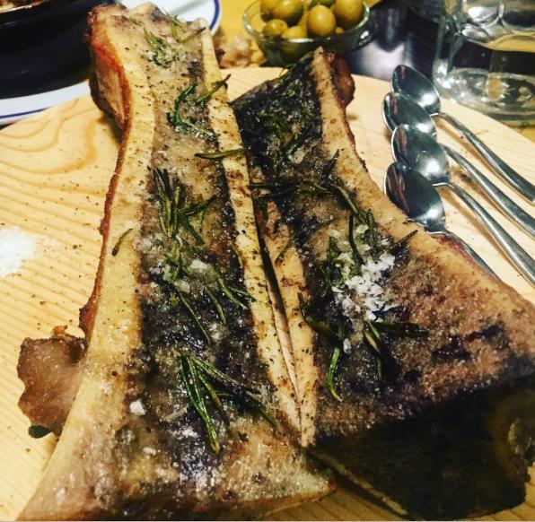 Galleria fotografica






Trippa fritta. Il primo piatto icona del locale









Vitello tonnato. Altro piatto icona






