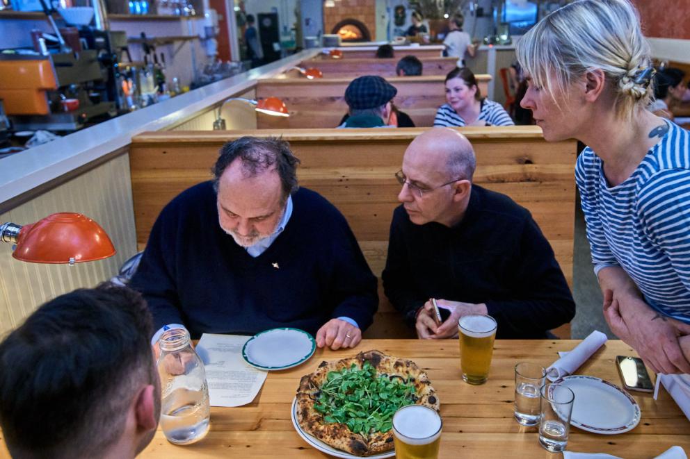 Galleria fotograficaVerso la notte in North Albina Avenue a PortlandIl portico del B&B scelto a Portland
L'ingresso del B&B
Sarah Minnick e Paolo Marchi del salone della villa occupata a Portland
Fresh Pot, il caff&egrave; del mattino nel Mississippi District in Portland
L'altra America, quella che non si chiude in se stessaFranco Pepe e il suo prezioso collaboratore Salvatore Vigliotta nella foto di Luciano Furia
In viaggio verso l'Ayers Creek Farm a Gaston
Il campo difficile da coltivare all'Ayers Creek Farm a Gaston. Per i messicani che vi lavorano, non vi &egrave; nulla da fare: &egrave; un terreno freddo. Di anima
Camminare la campagna nell'Oregon. Da sinistra verso destra si riconoscono Carol e Anthony Boutard, Sarah Minnick, Paolo Marchi, Salvatore Vigliotta e Franco Pepe. Foto di Luciano Furia
Topolino
Sarah Minnick
Anthony Boutard nei suoi campi
Franco Pepe e Sarah Minnick
Internet ha messo in crisi le famose cassette per le lettere americane
Carol Boutard, Sarah Minnick, Paolo Marchi e, ultimo a destra, Anthony Boutard
Sotto una tettoia della Ayers Creek Farm, a Gaston In Oregon, il padrone di casa, Anthony Boutard, ha sistemato due incredibili modelli Citro&euml;n che per davvero hanno fatto la storia dell'automobile: una DS famigliare (a sinistra) e, addirittura, una Traction Avant
Carol Boutard sfoglia il manuale da loro curato sul mais
Le pannocchie di granoturco nero che Anthony Boutard sta selezionado nella sua fattoria partendo da un tipo di mais blu misto a chicchi neri
Una confezione di mais nero e blu. Per arrivare a una produzione 100% nera, dopo ogni raccolto i responsabili dell&rsquo;Ayers Farm Creek commercializzano entrambi i tipi di granoturco mischiati tra loro, ma seminano solo il genere nero
Anthony Boutard, Sarah Minnick e Carol Boutard nella foto di Luciano Furia
Anthony Boutard presenta il men&ugrave; e la Minnick ride contenta
La foto, di Paolo Marchi, &egrave; mossa e andrebbe scartata ma &egrave; la sola che fissa, prima di essere servito agli ospiti, un eccellente piatto a pranzo a casa Boutard: Mais Amish Butter con ostriche, rockfish e granchi
Torta di granoturco nero Peace, No War con salsa di lamponi e crema inglese
Un ritratto particolarmente riuscito di Luciano Furia a Sarah Minnick
Paolo Marchi, Franco Pepe e Salvatore Vigliotta nella foto di Luciano Furia
Lo schizzo fatto da Franco Pepe su un tovagliolino di carta per spiegare alla Minnick come disporre al meglio i pezzi di legna nel forno per la pizza. L&rsquo;alare serve per dare aria alle braci e rendere pi&ugrave; omogeneo il calore
