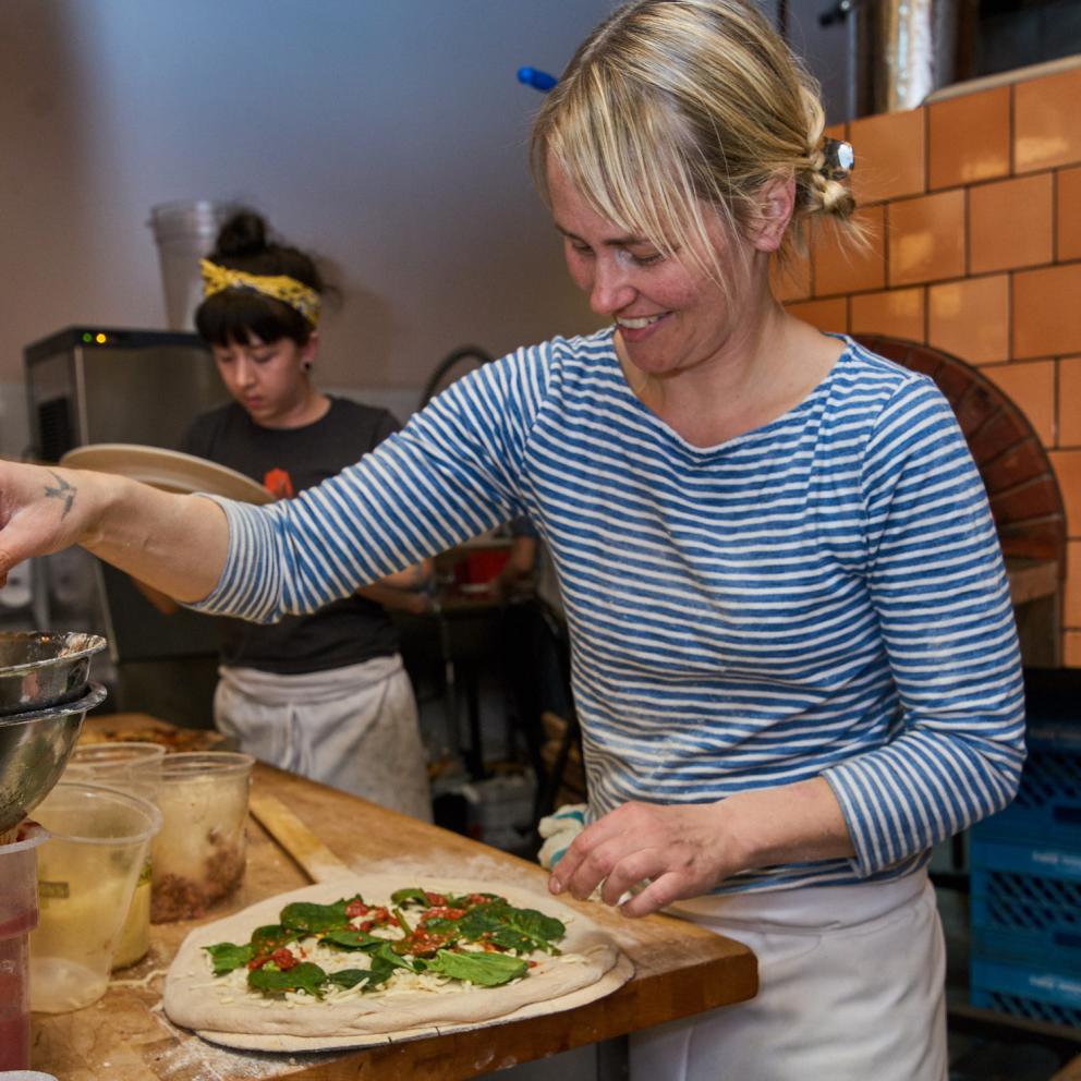 Galleria fotograficaVerso la notte in North Albina Avenue a PortlandIl portico del B&B scelto a Portland
L'ingresso del B&B
Sarah Minnick e Paolo Marchi del salone della villa occupata a Portland
Fresh Pot, il caff&egrave; del mattino nel Mississippi District in Portland
L'altra America, quella che non si chiude in se stessaFranco Pepe e il suo prezioso collaboratore Salvatore Vigliotta nella foto di Luciano Furia
In viaggio verso l'Ayers Creek Farm a Gaston
Il campo difficile da coltivare all'Ayers Creek Farm a Gaston. Per i messicani che vi lavorano, non vi &egrave; nulla da fare: &egrave; un terreno freddo. Di anima
Camminare la campagna nell'Oregon. Da sinistra verso destra si riconoscono Carol e Anthony Boutard, Sarah Minnick, Paolo Marchi, Salvatore Vigliotta e Franco Pepe. Foto di Luciano Furia
Topolino
Sarah Minnick
Anthony Boutard nei suoi campi
Franco Pepe e Sarah Minnick
Internet ha messo in crisi le famose cassette per le lettere americane
Carol Boutard, Sarah Minnick, Paolo Marchi e, ultimo a destra, Anthony Boutard
Sotto una tettoia della Ayers Creek Farm, a Gaston In Oregon, il padrone di casa, Anthony Boutard, ha sistemato due incredibili modelli Citro&euml;n che per davvero hanno fatto la storia dell'automobile: una DS famigliare (a sinistra) e, addirittura, una Traction Avant
Carol Boutard sfoglia il manuale da loro curato sul mais
Le pannocchie di granoturco nero che Anthony Boutard sta selezionado nella sua fattoria partendo da un tipo di mais blu misto a chicchi neri
Una confezione di mais nero e blu. Per arrivare a una produzione 100% nera, dopo ogni raccolto i responsabili dell&rsquo;Ayers Farm Creek commercializzano entrambi i tipi di granoturco mischiati tra loro, ma seminano solo il genere nero
Anthony Boutard, Sarah Minnick e Carol Boutard nella foto di Luciano Furia
Anthony Boutard presenta il men&ugrave; e la Minnick ride contenta
La foto, di Paolo Marchi, &egrave; mossa e andrebbe scartata ma &egrave; la sola che fissa, prima di essere servito agli ospiti, un eccellente piatto a pranzo a casa Boutard: Mais Amish Butter con ostriche, rockfish e granchi
Torta di granoturco nero Peace, No War con salsa di lamponi e crema inglese
Un ritratto particolarmente riuscito di Luciano Furia a Sarah Minnick
