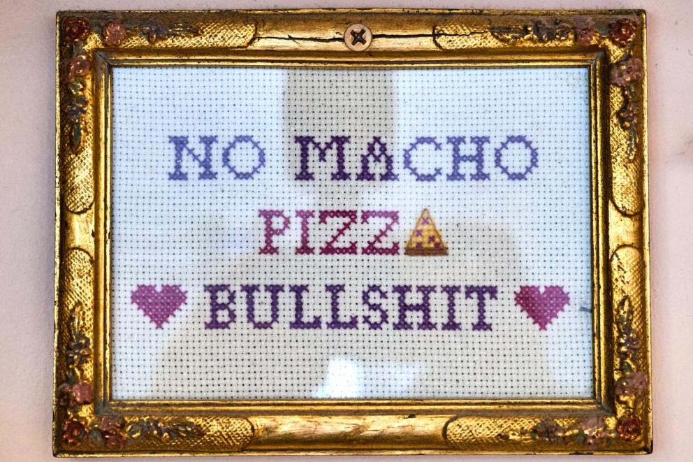 Galleria fotograficaVerso la notte in North Albina Avenue a PortlandIl portico del B&B scelto a Portland
L'ingresso del B&B
Sarah Minnick e Paolo Marchi del salone della villa occupata a Portland
Fresh Pot, il caff&egrave; del mattino nel Mississippi District in Portland
L'altra America, quella che non si chiude in se stessaFranco Pepe e il suo prezioso collaboratore Salvatore Vigliotta nella foto di Luciano Furia
In viaggio verso l'Ayers Creek Farm a Gaston
Il campo difficile da coltivare all'Ayers Creek Farm a Gaston. Per i messicani che vi lavorano, non vi &egrave; nulla da fare: &egrave; un terreno freddo. Di anima
Camminare la campagna nell'Oregon. Da sinistra verso destra si riconoscono Carol e Anthony Boutard, Sarah Minnick, Paolo Marchi, Salvatore Vigliotta e Franco Pepe. Foto di Luciano Furia
Topolino
Sarah Minnick
Anthony Boutard nei suoi campi
Franco Pepe e Sarah Minnick
Internet ha messo in crisi le famose cassette per le lettere americane
Carol Boutard, Sarah Minnick, Paolo Marchi e, ultimo a destra, Anthony Boutard
Sotto una tettoia della Ayers Creek Farm, a Gaston In Oregon, il padrone di casa, Anthony Boutard, ha sistemato due incredibili modelli Citro&euml;n che per davvero hanno fatto la storia dell'automobile: una DS famigliare (a sinistra) e, addirittura, una Traction Avant
Carol Boutard sfoglia il manuale da loro curato sul mais
Le pannocchie di granoturco nero che Anthony Boutard sta selezionado nella sua fattoria partendo da un tipo di mais blu misto a chicchi neri
Una confezione di mais nero e blu. Per arrivare a una produzione 100% nera, dopo ogni raccolto i responsabili dell&rsquo;Ayers Farm Creek commercializzano entrambi i tipi di granoturco mischiati tra loro, ma seminano solo il genere nero
Anthony Boutard, Sarah Minnick e Carol Boutard nella foto di Luciano Furia
Anthony Boutard presenta il men&ugrave; e la Minnick ride contenta
La foto, di Paolo Marchi, &egrave; mossa e andrebbe scartata ma &egrave; la sola che fissa, prima di essere servito agli ospiti, un eccellente piatto a pranzo a casa Boutard: Mais Amish Butter con ostriche, rockfish e granchi
Torta di granoturco nero Peace, No War con salsa di lamponi e crema inglese
Un ritratto particolarmente riuscito di Luciano Furia a Sarah Minnick
