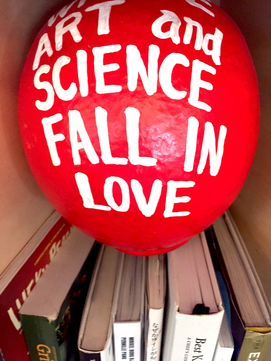 Galleria fotografica






L'edificio che ospita il Noma in una splendida giornata di sole lo scorso sabato 27 agosto, vigilia della quinta edizione di MAD5









Come in un qualsiasi ristorante di mare delle coste italiane e del mondo, il vassoio del pescato (in questo caso nei mari del Nord) viene portato al tavolo e spiegato









First apple of the new season, la prima mela della nuova stagione, una Golden skin per la precisione, per aprire un pranzo superlativo









Una volta aperta, colpo d'occhio a parte, ecco sferette di mela immerse in uno sciroppo di rose e mele fermentate due anni. La fermentazione è una parola dalla quale lì - e non solo lì - proprio non si può prescindere.









Senza parole, così siamo rimasti davanti a questi quattro frutti di fine stagione: in basso a destra (e poi in senso orario) una prugna avvolta in una pellicola naturale, nocciola fresca immersa in olio di nocciola, rosa canina ripiena di frutti di bosco e un fiore di nasturzio farcito con un ribes bacca nera









Un'immagine ravvicinata dei quattro assaggi. Sorprendente il rumore secco della nocciola schiacciata tra i denti. Quattro strepitose idee per accompagnare cocktail vegetariani









Bacche di gelsi, ma di gelsi speciali, quelli che crescono sull'isola di Bornholm, isola danese posta a oriente rispetto al nucleo principale del regno scandinavo, tra le coste della Svezia e della Polonia









Radish pie, tortino di ravanelli. Tale la bellezza del piatto che poteva facilmente deludere. Così non è stato









Chi ha portato in tavola questa preparazione, chiedendo scusa sorridendo, l'ha presentata come una sorta di caprese per via dei pomodorini essiccati e della cagliata di latte fresco. Per il Noma un passo importante: per la prima volta il pomodoro fa capolino nel suo menù. A completare il tutto ribes bianco e ribes nero, olio di colza.









A light stew of fruit and vegetables, così si chiama questa bontà. Dominano le fave e il profumo d'insieme è dato da una estrazione di ciliege









Capolavoro: Sea urcin and cabbage, ricci di mare e cavolo dove una foglia di cavolo svolge la funzione della pasta sfoglia, all'uovo e non, e il ripieno è di ricci in purezza, carnosi e intensi. Arrivano dalle acque gelide dei mari oltre Capo Nord









Un dettaglio del ravioli ai ricci di mare









Langoustine, onion and lavander: dopo l'intensità dei ricci un grande e delicato equilibrio tra i profumi di scampi, cipolle e lavanda









Superbo e godurioso granchio reale prima passato al vapore e poi spadellato con burro aromatizzato agli scampi, le teste per la precisione. Il tutto gustato con le mani









Un esterno del Noma, con il ponte sullo sfondo e tanta gente a camminare rilassata tutt'attorno









Crisp of wild plums and peas, croccante (l'ho sbriciolato al primo morso) con prugne selvatiche e piselli. Ottimo tocco finale con i fiori del timo e del limone









Crisp of wild plum and peas, tanto per ribadire bellezza e bontà









Steamed king crab and egg yolk sauce, la polpa del granchio reale cotta al vapore e servita in un'ardita salsa al tuorlo. Un piatto da meditazione









A ogni cambio di portata il cambio delle posate. Davanti a noi un coltello da Fiorentina e il cervello è andato immediatamente in quella direzione. Poi ecco Charred greens with a scallop paste, foglie di varia natura essiccate alla griglia e spennellate con una pasta di cappesante. E il coltello Laguiole? Una provocazione, ovvio.









#MADMAD5, tanto per non scordarsi perché eravamo a Copenhagen









Nasturzio, gamberi e funghi ma è un mio nome di fantasia perché questa straordinaria minestra non è ancora in carta tanto che non è stata riportata nel menù ricapitolativo che viene consegnato all'uscita.









Un dettaglio della precedente pietanza, qualcosa di stregante: ravioli di foglie di nasturzio e ripieno di gamberetti









Momento di relax, plin plin









Rombo grigliato e salsa di gamberi dolci. Immaginatevi una mini costata di mare, un incredibile giocare tra la sapidità del rombo, la sua gelatinosità e la grassezza esaltata dal calore









Foto ricordo con Renè Redzepi per Cesare Battisti e Cristina Bowerman. Attenti: mad in inglese vuole dire matto, ma in danese cibo.









Ingresso nel mondo dolce con A dessert of sheep's milk and ant paste, latte di pecora e pasta di formiche. Il verde è dato dall'acetosella e lo zucchero è di canna. Per me le formiche sono puro marketing









Il Mottarello del Noma: Grilled rose ice cream and elderflower, fiore di sambuco. E il gelato usato per copertura non è di cioccolato come è facile credere, bensì di orzo fermentato









Spettacolo: muschio cotto nel cioccolato e ciocco-porcino.









In Italia uno pensa subito al Vov, a un liquore all'uovo e non ci si sbaglia. Il tutto con l'aggiunta di sambuco e acquavite al Gewürztraminer









Un ottimo digestivo









Ecco l'orto del Noma, cassette poste sui tetti dei container usati per le fermentazioni. In Italia non sarebbero autorizzate, in pratica a prescindere da come uno lavora. Nella capitale danese sei controllato, ma ti lasciano vivere e lavorare senza risultari vessatori con interventi penalizzanti









Edoardo Canella, sous-chef patavino, spiega a Cristina Bowerman e Cesare Battisti le fermentazioni









Garum di sangue di maiale. Da noi una lavorazione impossibile









La sala al primo piano per eventi privati









La pulizia delle nocciole









L'altra faccia del tortino di ravanelli, un cuoco che deve fare a mano, ogni giorno, decine e decine di piccoli coni uguali tra loro. Senza mai sbuffare e perdere la concentrazione









Un dettaglio della lavorazione dei ravanelli









Poi tutto via per il servizio della sera









Il salone al primo piano dove nascono i piatti. E tanto altro ancora. Non ho visto piastre a induzione o fornelli a gas. Anche al piano terra, quello del ristorante vero e proprio









L'angolo del salone dove pranza e cena il personale









Edoardo Canella, chef padovano al Noma, nello spazio dove vengono pensate e ripensate le nuove ricette. «Qui c'è il nostro alfabeto», detto aprendo il frigorifero









E nell'alfabeto di Redzepi ci sono anche le formiche









La serra, siamo semrpe nel salone al primo piano






