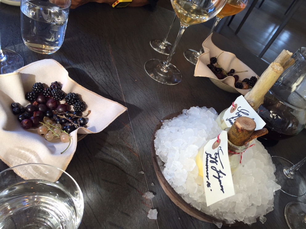 Galleria fotografica






L'edificio che ospita il Noma in una splendida giornata di sole lo scorso sabato 27 agosto, vigilia della quinta edizione di MAD5









Come in un qualsiasi ristorante di mare delle coste italiane e del mondo, il vassoio del pescato (in questo caso nei mari del Nord) viene portato al tavolo e spiegato









First apple of the new season, la prima mela della nuova stagione, una Golden skin per la precisione, per aprire un pranzo superlativo









Una volta aperta, colpo d'occhio a parte, ecco sferette di mela immerse in uno sciroppo di rose e mele fermentate due anni. La fermentazione è una parola dalla quale lì - e non solo lì - proprio non si può prescindere.









Senza parole, così siamo rimasti davanti a questi quattro frutti di fine stagione: in basso a destra (e poi in senso orario) una prugna avvolta in una pellicola naturale, nocciola fresca immersa in olio di nocciola, rosa canina ripiena di frutti di bosco e un fiore di nasturzio farcito con un ribes bacca nera









Un'immagine ravvicinata dei quattro assaggi. Sorprendente il rumore secco della nocciola schiacciata tra i denti. Quattro strepitose idee per accompagnare cocktail vegetariani









Bacche di gelsi, ma di gelsi speciali, quelli che crescono sull'isola di Bornholm, isola danese posta a oriente rispetto al nucleo principale del regno scandinavo, tra le coste della Svezia e della Polonia









Radish pie, tortino di ravanelli. Tale la bellezza del piatto che poteva facilmente deludere. Così non è stato









Chi ha portato in tavola questa preparazione, chiedendo scusa sorridendo, l'ha presentata come una sorta di caprese per via dei pomodorini essiccati e della cagliata di latte fresco. Per il Noma un passo importante: per la prima volta il pomodoro fa capolino nel suo menù. A completare il tutto ribes bianco e ribes nero, olio di colza.









A light stew of fruit and vegetables, così si chiama questa bontà. Dominano le fave e il profumo d'insieme è dato da una estrazione di ciliege









Capolavoro: Sea urcin and cabbage, ricci di mare e cavolo dove una foglia di cavolo svolge la funzione della pasta sfoglia, all'uovo e non, e il ripieno è di ricci in purezza, carnosi e intensi. Arrivano dalle acque gelide dei mari oltre Capo Nord









Un dettaglio del ravioli ai ricci di mare









Langoustine, onion and lavander: dopo l'intensità dei ricci un grande e delicato equilibrio tra i profumi di scampi, cipolle e lavanda









Superbo e godurioso granchio reale prima passato al vapore e poi spadellato con burro aromatizzato agli scampi, le teste per la precisione. Il tutto gustato con le mani









Un esterno del Noma, con il ponte sullo sfondo e tanta gente a camminare rilassata tutt'attorno









Crisp of wild plums and peas, croccante (l'ho sbriciolato al primo morso) con prugne selvatiche e piselli. Ottimo tocco finale con i fiori del timo e del limone









Crisp of wild plum and peas, tanto per ribadire bellezza e bontà









Steamed king crab and egg yolk sauce, la polpa del granchio reale cotta al vapore e servita in un'ardita salsa al tuorlo. Un piatto da meditazione









A ogni cambio di portata il cambio delle posate. Davanti a noi un coltello da Fiorentina e il cervello è andato immediatamente in quella direzione. Poi ecco Charred greens with a scallop paste, foglie di varia natura essiccate alla griglia e spennellate con una pasta di cappesante. E il coltello Laguiole? Una provocazione, ovvio.









#MADMAD5, tanto per non scordarsi perché eravamo a Copenhagen









Nasturzio, gamberi e funghi ma è un mio nome di fantasia perché questa straordinaria minestra non è ancora in carta tanto che non è stata riportata nel menù ricapitolativo che viene consegnato all'uscita.









Un dettaglio della precedente pietanza, qualcosa di stregante: ravioli di foglie di nasturzio e ripieno di gamberetti









Momento di relax, plin plin









Rombo grigliato e salsa di gamberi dolci. Immaginatevi una mini costata di mare, un incredibile giocare tra la sapidità del rombo, la sua gelatinosità e la grassezza esaltata dal calore









Foto ricordo con Renè Redzepi per Cesare Battisti e Cristina Bowerman. Attenti: mad in inglese vuole dire matto, ma in danese cibo.









Ingresso nel mondo dolce con A dessert of sheep's milk and ant paste, latte di pecora e pasta di formiche. Il verde è dato dall'acetosella e lo zucchero è di canna. Per me le formiche sono puro marketing









Il Mottarello del Noma: Grilled rose ice cream and elderflower, fiore di sambuco. E il gelato usato per copertura non è di cioccolato come è facile credere, bensì di orzo fermentato









Spettacolo: muschio cotto nel cioccolato e ciocco-porcino.






