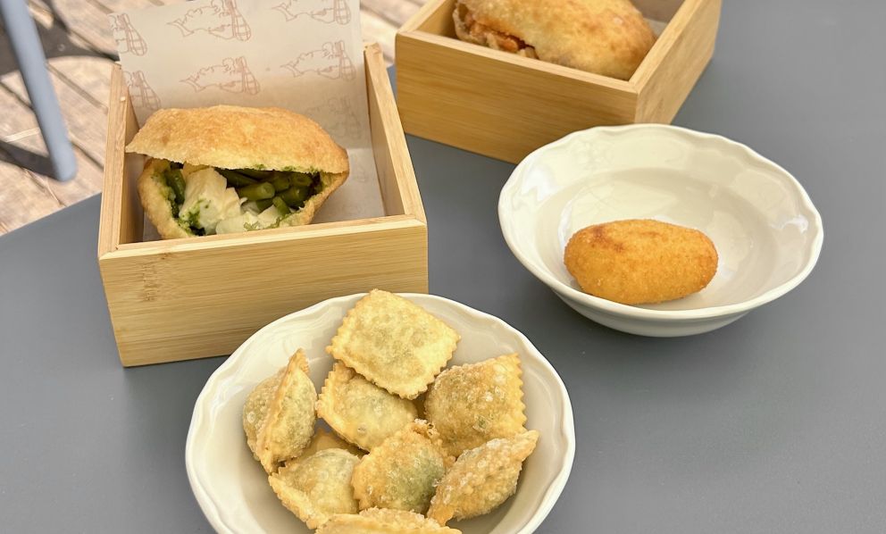 La strepitosa Focaccetta con coniglio alla cacciatora e taggiasche di Nonno Giuan