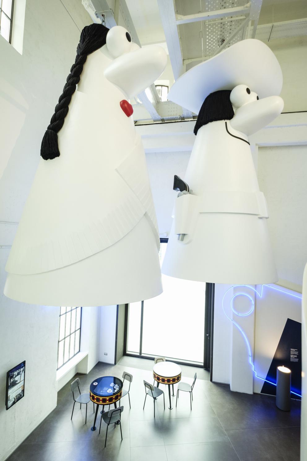 Galleria fotografica






Un particolare della facciata dell'headquarter firmata Cino Zucchi









La famiglia Lavazza nell'headquarter. Da sinistra Antonella, Francesca, Manuela, Alberto, Giuseppe e Marco Lavazza (foto Alessandro Albert)






