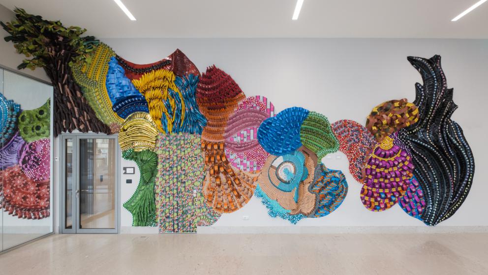 Galleria fotografica






Un particolare della facciata dell'headquarter firmata Cino Zucchi









La famiglia Lavazza nell'headquarter. Da sinistra Antonella, Francesca, Manuela, Alberto, Giuseppe e Marco Lavazza (foto Alessandro Albert)









Carmencita e Caballero nel Museo Lavazza (foto Andrea Guermani)









Il contesto urbano (foto Andrea Guermani)









L'interno dell'ex Centrale Enel (foto Andrea Guermani)









L'atrio dell'headquarter (foto Andrea Martiradonna)






