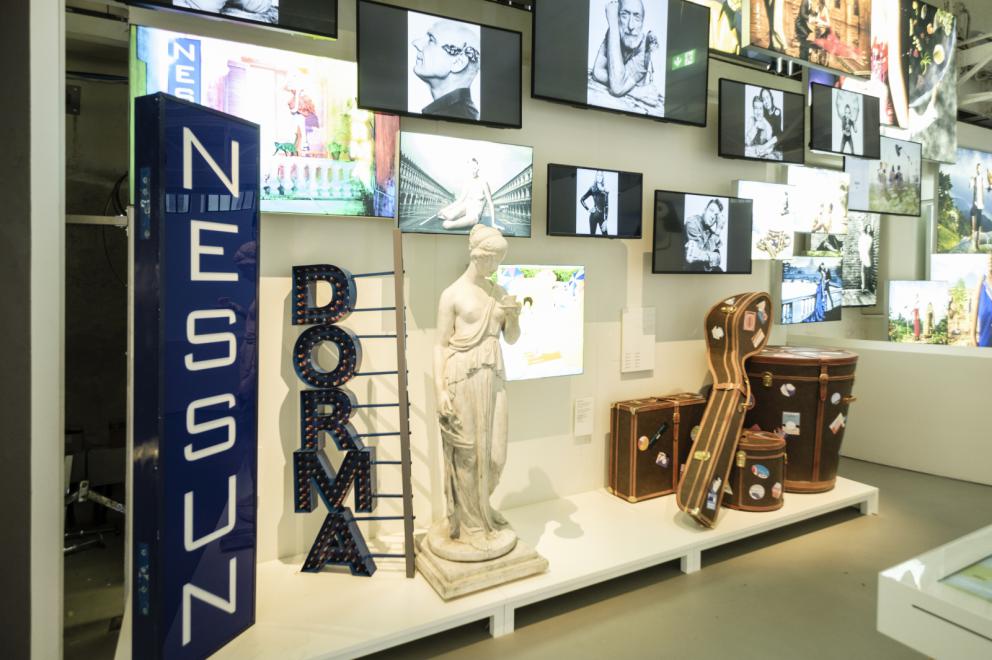 Galleria fotografica






Un particolare della facciata dell'headquarter firmata Cino Zucchi









La famiglia Lavazza nell'headquarter. Da sinistra Antonella, Francesca, Manuela, Alberto, Giuseppe e Marco Lavazza (foto Alessandro Albert)









Carmencita e Caballero nel Museo Lavazza (foto Andrea Guermani)









Il contesto urbano (foto Andrea Guermani)









L'interno dell'ex Centrale Enel (foto Andrea Guermani)









L'atrio dell'headquarter (foto Andrea Martiradonna)









L'installazione di Lisa Hoke nell'headquarter (foto Andrea Guermani)









Antonella, Francesca e Manuela Lavazza davanti al Museo Lavazza (foto Alessandro Albert)









Progetto di concorso, studio planimetrico CZA-Cino Zucchi Architetti







