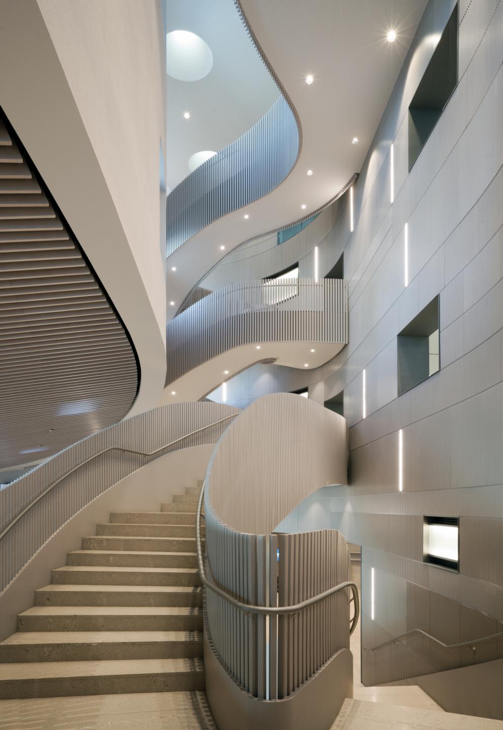 Galleria fotografica






Un particolare della facciata dell'headquarter firmata Cino Zucchi









La famiglia Lavazza nell'headquarter. Da sinistra Antonella, Francesca, Manuela, Alberto, Giuseppe e Marco Lavazza (foto Alessandro Albert)









Carmencita e Caballero nel Museo Lavazza (foto Andrea Guermani)









Il contesto urbano (foto Andrea Guermani)









L'interno dell'ex Centrale Enel (foto Andrea Guermani)









L'atrio dell'headquarter (foto Andrea Martiradonna)









L'installazione di Lisa Hoke nell'headquarter (foto Andrea Guermani)









Antonella, Francesca e Manuela Lavazza davanti al Museo Lavazza (foto Alessandro Albert)









Progetto di concorso, studio planimetrico CZA-Cino Zucchi Architetti









Un dettaglio della galleria L'Atelier nel Museo Lavazza (foto Andrea Guermani)









L'area archeologica sotto alla Nuvola (foto Andrea Guermani)









Vista sull'area archeologica (foto Andrea Guermani)






