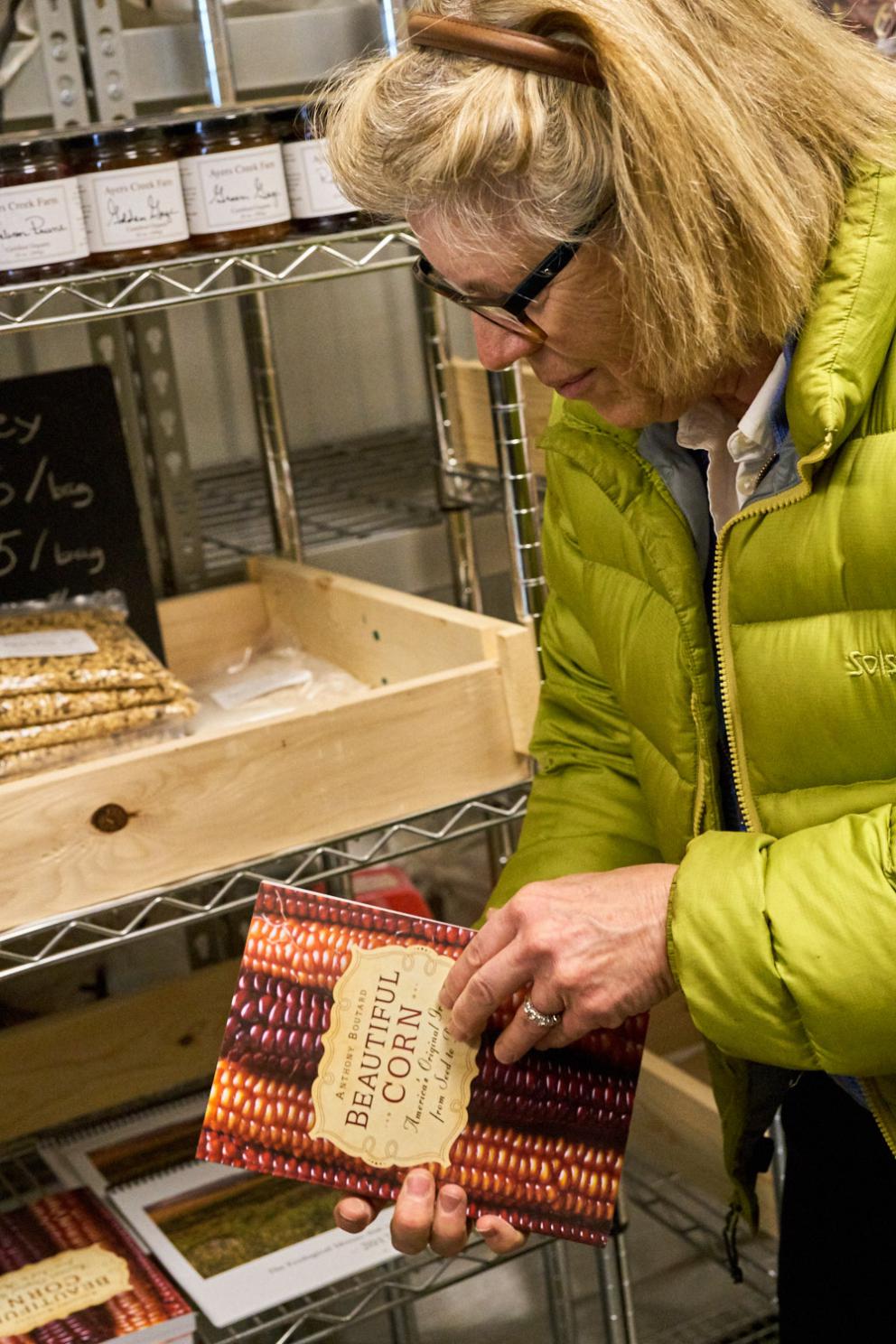 Galleria fotograficaVerso la notte in North Albina Avenue a PortlandIl portico del B&B scelto a Portland
L'ingresso del B&B
Sarah Minnick e Paolo Marchi del salone della villa occupata a Portland
Fresh Pot, il caff&egrave; del mattino nel Mississippi District in Portland
L'altra America, quella che non si chiude in se stessaFranco Pepe e il suo prezioso collaboratore Salvatore Vigliotta nella foto di Luciano Furia
In viaggio verso l'Ayers Creek Farm a Gaston
Il campo difficile da coltivare all'Ayers Creek Farm a Gaston. Per i messicani che vi lavorano, non vi &egrave; nulla da fare: &egrave; un terreno freddo. Di anima
Camminare la campagna nell'Oregon. Da sinistra verso destra si riconoscono Carol e Anthony Boutard, Sarah Minnick, Paolo Marchi, Salvatore Vigliotta e Franco Pepe. Foto di Luciano Furia
Topolino
Sarah Minnick
Anthony Boutard nei suoi campi
Franco Pepe e Sarah Minnick
Internet ha messo in crisi le famose cassette per le lettere americane
Carol Boutard, Sarah Minnick, Paolo Marchi e, ultimo a destra, Anthony Boutard
Sotto una tettoia della Ayers Creek Farm, a Gaston In Oregon, il padrone di casa, Anthony Boutard, ha sistemato due incredibili modelli Citro&euml;n che per davvero hanno fatto la storia dell'automobile: una DS famigliare (a sinistra) e, addirittura, una Traction Avant
