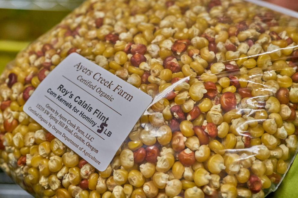 Galleria fotograficaVerso la notte in North Albina Avenue a PortlandIl portico del B&B scelto a Portland
L'ingresso del B&B
Sarah Minnick e Paolo Marchi del salone della villa occupata a Portland
Fresh Pot, il caff&egrave; del mattino nel Mississippi District in Portland
L'altra America, quella che non si chiude in se stessaFranco Pepe e il suo prezioso collaboratore Salvatore Vigliotta nella foto di Luciano Furia
In viaggio verso l'Ayers Creek Farm a Gaston
Il campo difficile da coltivare all'Ayers Creek Farm a Gaston. Per i messicani che vi lavorano, non vi &egrave; nulla da fare: &egrave; un terreno freddo. Di anima
Camminare la campagna nell'Oregon. Da sinistra verso destra si riconoscono Carol e Anthony Boutard, Sarah Minnick, Paolo Marchi, Salvatore Vigliotta e Franco Pepe. Foto di Luciano Furia
Topolino
Sarah Minnick
Anthony Boutard nei suoi campi
Franco Pepe e Sarah Minnick
Internet ha messo in crisi le famose cassette per le lettere americane
Carol Boutard, Sarah Minnick, Paolo Marchi e, ultimo a destra, Anthony Boutard
Sotto una tettoia della Ayers Creek Farm, a Gaston In Oregon, il padrone di casa, Anthony Boutard, ha sistemato due incredibili modelli Citro&euml;n che per davvero hanno fatto la storia dell'automobile: una DS famigliare (a sinistra) e, addirittura, una Traction Avant
Carol Boutard sfoglia il manuale da loro curato sul mais
