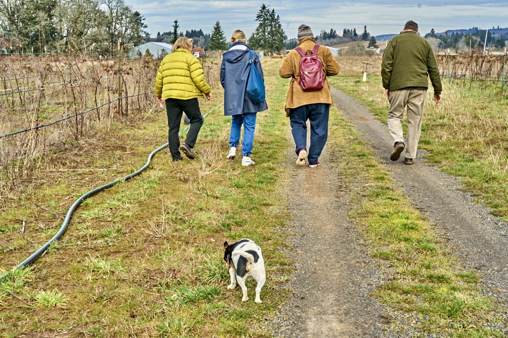 Galleria fotograficaVerso la notte in North Albina Avenue a PortlandIl portico del B&B scelto a Portland
L'ingresso del B&B
Sarah Minnick e Paolo Marchi del salone della villa occupata a Portland
Fresh Pot, il caff&egrave; del mattino nel Mississippi District in Portland
L'altra America, quella che non si chiude in se stessaFranco Pepe e il suo prezioso collaboratore Salvatore Vigliotta nella foto di Luciano Furia
In viaggio verso l'Ayers Creek Farm a Gaston
Il campo difficile da coltivare all'Ayers Creek Farm a Gaston. Per i messicani che vi lavorano, non vi &egrave; nulla da fare: &egrave; un terreno freddo. Di anima
Camminare la campagna nell'Oregon. Da sinistra verso destra si riconoscono Carol e Anthony Boutard, Sarah Minnick, Paolo Marchi, Salvatore Vigliotta e Franco Pepe. Foto di Luciano Furia
Topolino
Sarah Minnick
Anthony Boutard nei suoi campi
Franco Pepe e Sarah Minnick
Internet ha messo in crisi le famose cassette per le lettere americane
