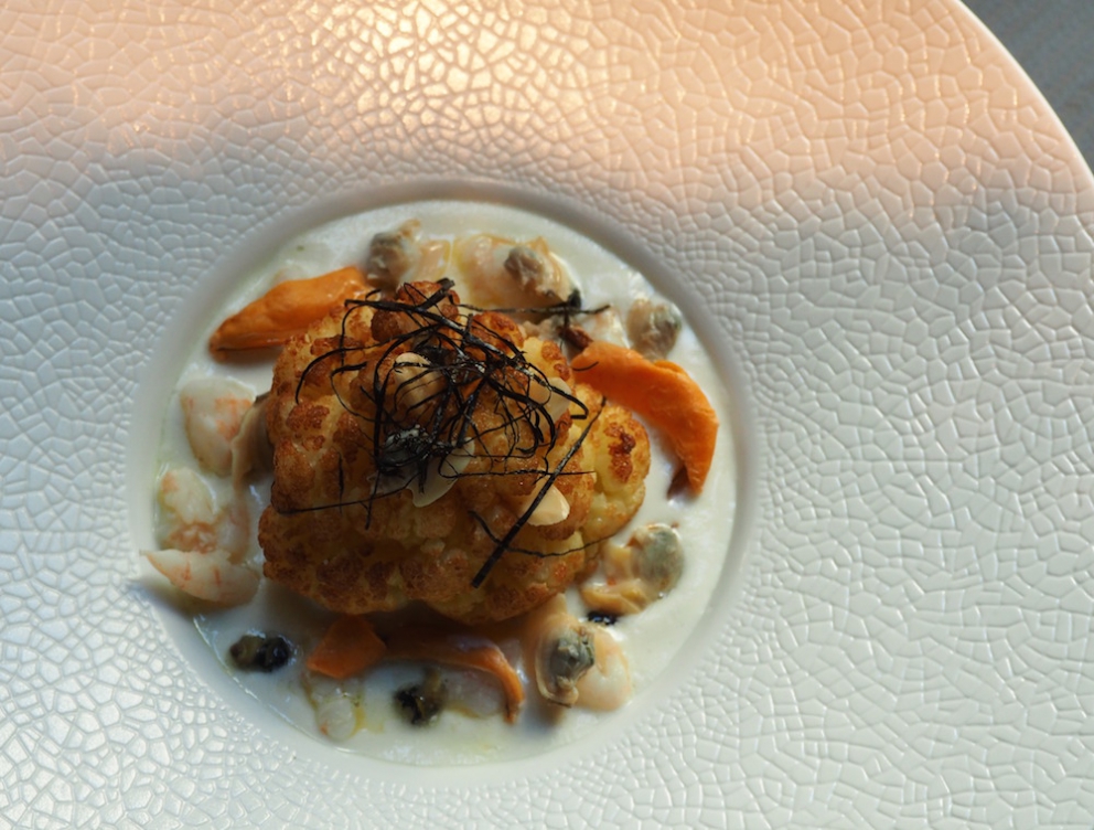 Photogallery






Antonio Guida, chef from Salento at the helm of restaurant Seta, had already received two stars at Pellicano in Porto Ercole (Grosseto)









Nicola Di Lena, Antonio Guida?s faithful pastry chef since the days at Argentario








Sous-chef Federico Dell'Omarino. The team is completed by Guida, maître Alberto Tasinato and sommelier Ilario Perrot 















