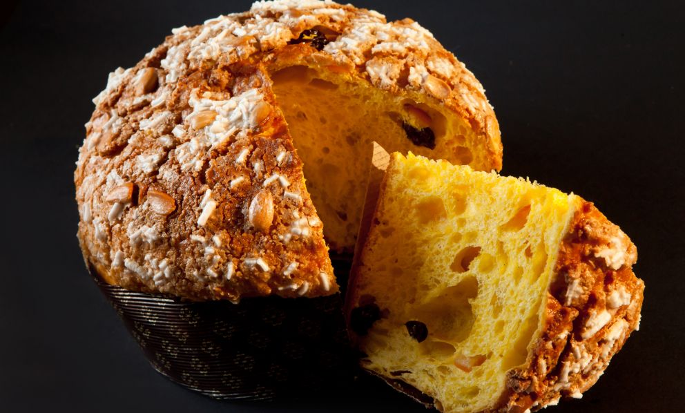 Simone Padoan che ha preso a studiare il panettone nel 2008. Ora ne prepara due varianti a qualità totale