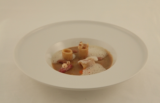 Galleria fotograficaIl Teatro del Gusto, al terzo piano della Citt&agrave; del Gusto del Gambero Rosso a Roma, Il teatro ha ospitato la finale della prima edizione del Premio Birra Moretti Grand Cru.Paolo MarchiFederico de Cesare Viola, giornalista, e Alessandra Medolago, titolare di Cantiere di Comunicazione.Alberto Rini con la sua assistente
&nbsp;La Pasta e fagioli di Alberto Rini
&nbsp;Giovanni Sorrentino con il suo assistente
&nbsp;Il Tiramis&ugrave; di Antonio Cuomo
&nbsp;Baccal&agrave; confit in grasso d'oca con mostarda di zucca al cren e laccatura di Birra Moretti Gran Cru di Daniele Zennaro
&nbsp;Giuliano BaldessariIl Carpaccio di manzo al ginepro di Giuliano BaldessariIl Ghiacciolo di birra di Giuliano BaldessariMario CapitaneoMelanzane e birra di Mario CapitaneoL'Oro di Napoli di Mario Strazzullo
&nbsp;Miah Sohel e il suo assistente
&nbsp;La terra incontra il mare di Miah Sohel
&nbsp;Il Baccal&agrave; va in vacanza di Fabrizio Ferrari
&nbsp;