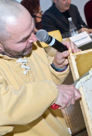 Galleria fotograficaLo stand del Trentino a Identit&agrave; Milano 2012Lo staff dello stand Trentino
Paolo Donei, chef del ristorante Malga Panna a Moena (Trento), relatore sul palco di Identit&agrave; Golose marted&igrave; 7 febbraio 2012
&nbsp;Il primo piatto presentatato da Donei: Spalla di agnello da latte ai fiori di montagna &nbsp;Il Riso affumicato con pancia di maialino e aria di latte al pino mugo di Paolo DoneiLo stand del Trentino a Identit&agrave; Golose
Alessandro Gilmozzi, il secondo relatore trentino sul palco di Identit&agrave; Golose marted&igrave; 7 febbraio 2012. Suo il ristorante El Molin a Cavalese (Trento)
&nbsp;Sotto la chioma dell&rsquo;albero, lepre e cervo d&rsquo;inverno, piatto di Alessandro Gilmozzi
Il Gallo Forcello di GilmozziDegustazioni allo stand del Trentino
Alfio Ghezzi, chef della Locanda Margon a Trento, il ristorante della Famiglia Lunelli proprietaria di Cantine Ferrari
&nbsp;Il primo piatto presentato da Alfio Ghezzi: il Salmerino alpino
&nbsp;Solo Granoturco: bavarese di mais tostato, biscotto di meliga, nuvola e gelato di polenta. Secondo piatto presentato da Alfio GhezziDaniel Facen, un trentino a Bergamo: &egrave; lui lo chef del ristorante Anteprima a Chiuduno (Bergamo)
&nbsp;Il silenzio del bosco di Daniel Facen 
Dopo la pesca, secondo piatto presentato da Facen
