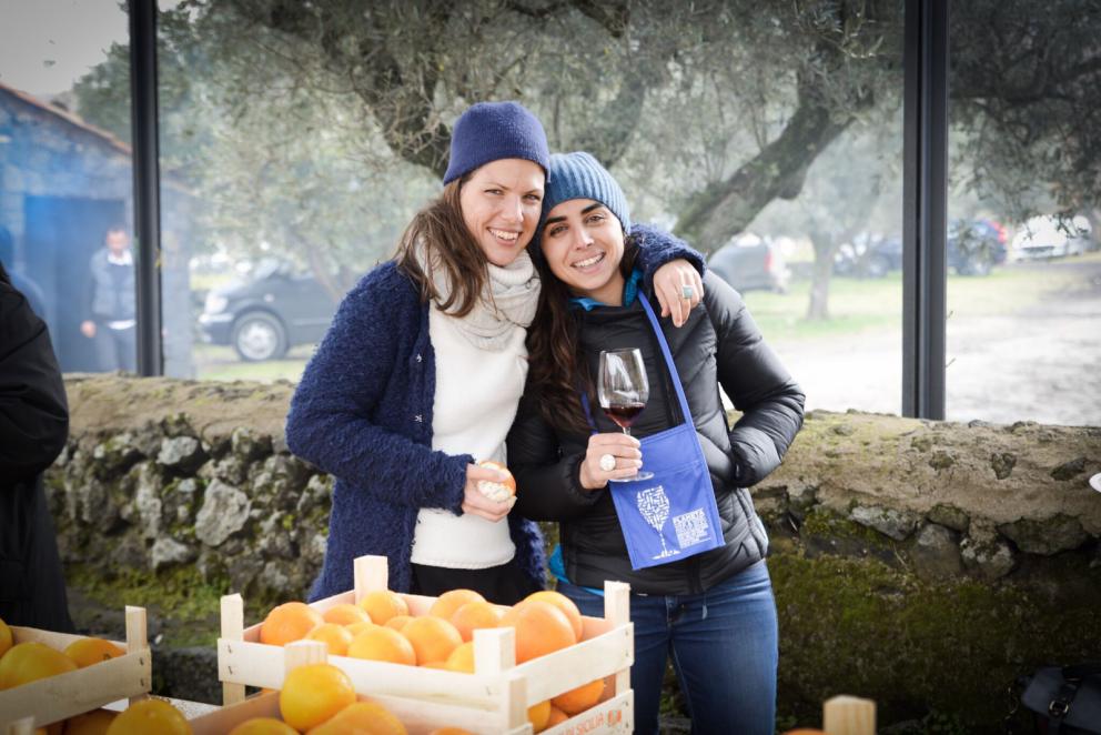 Galleria fotograficaGiuseppe Indorato,&nbsp;dell&rsquo;azienda&nbsp;Nero Maialino&nbsp;di Adrano (Ct), prepara le sue prelibatezze. Tutte le foto sono di Salvo Mancuso
Dario Cecchini e Pawel Sacha
Luciano Pennisi e Giovanni Santoro, chef dello Shalai
Saro Pennisi
Alessio Planeta, Dario Cecchini, Pawel Sacha
