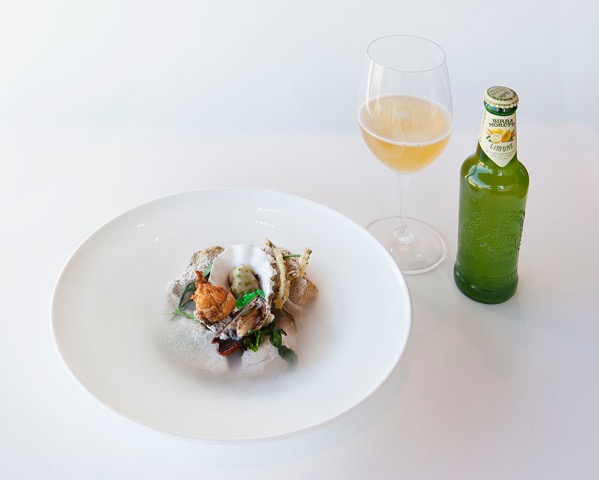 Galleria fotografica






Alberto Basso, vincitore Voto del Pubblico al Premio Birra Moretti Grand Cru, con Alfredo Pratolongo, vicepresidente della Fondazione Birra Moretti









Giovanni Pellegrino, premiato per la migliore interpretazione della birra in abbinamento, con Alfredo Pratolongo









Il vincitore assoluto Giuseppe Lo Iudice









Marco Volpin, vincitore per la migliore interpretazione della birra in ricettazione, con Alfredo Pratolongo









Il piatto vincitore assoluto: Banana s'maltata di Giuseppe Lo Iudice






