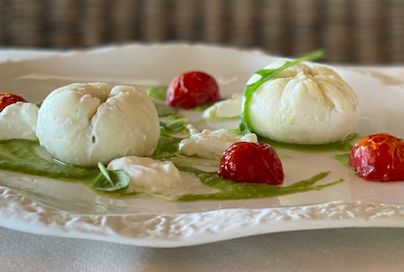 Panini di seppia ai frutti di mare, crema di piselli, burrata e pomodorini: la ricetta della rinascita di Deborah Corsi