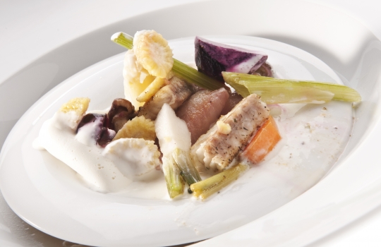 Galleria fotograficaLo stand del Trentino a Identit&agrave; Milano 2012Lo staff dello stand Trentino
Paolo Donei, chef del ristorante Malga Panna a Moena (Trento), relatore sul palco di Identit&agrave; Golose marted&igrave; 7 febbraio 2012
&nbsp;Il primo piatto presentatato da Donei: Spalla di agnello da latte ai fiori di montagna &nbsp;Il Riso affumicato con pancia di maialino e aria di latte al pino mugo di Paolo DoneiLo stand del Trentino a Identit&agrave; Golose
Alessandro Gilmozzi, il secondo relatore trentino sul palco di Identit&agrave; Golose marted&igrave; 7 febbraio 2012. Suo il ristorante El Molin a Cavalese (Trento)
&nbsp;Sotto la chioma dell&rsquo;albero, lepre e cervo d&rsquo;inverno, piatto di Alessandro Gilmozzi
Il Gallo Forcello di GilmozziDegustazioni allo stand del Trentino
Alfio Ghezzi, chef della Locanda Margon a Trento, il ristorante della Famiglia Lunelli proprietaria di Cantine Ferrari
&nbsp;Il primo piatto presentato da Alfio Ghezzi: il Salmerino alpino
&nbsp;Solo Granoturco: bavarese di mais tostato, biscotto di meliga, nuvola e gelato di polenta. Secondo piatto presentato da Alfio GhezziDaniel Facen, un trentino a Bergamo: &egrave; lui lo chef del ristorante Anteprima a Chiuduno (Bergamo)
&nbsp;