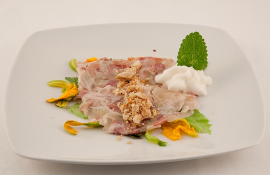 Galleria fotograficaIl Teatro del Gusto, al terzo piano della Citt&agrave; del Gusto del Gambero Rosso a Roma, Il teatro ha ospitato la finale della prima edizione del Premio Birra Moretti Grand Cru.Paolo MarchiFederico de Cesare Viola, giornalista, e Alessandra Medolago, titolare di Cantiere di Comunicazione.Alberto Rini con la sua assistente
&nbsp;La Pasta e fagioli di Alberto Rini
&nbsp;Giovanni Sorrentino con il suo assistente
&nbsp;Il Tiramis&ugrave; di Antonio Cuomo
&nbsp;Baccal&agrave; confit in grasso d'oca con mostarda di zucca al cren e laccatura di Birra Moretti Gran Cru di Daniele Zennaro
&nbsp;Giuliano BaldessariIl Carpaccio di manzo al ginepro di Giuliano BaldessariIl Ghiacciolo di birra di Giuliano BaldessariMario CapitaneoMelanzane e birra di Mario Capitaneo