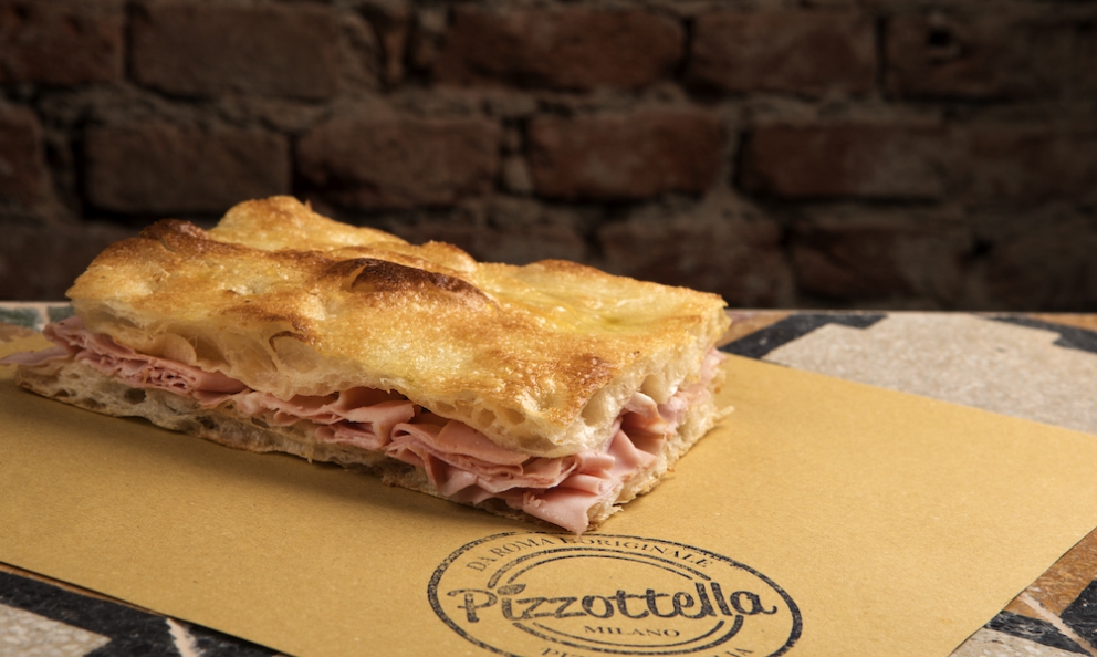 Pizza in a baking tin arrives in Milan: Pizzottella...