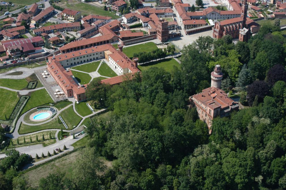 Galleria fotografica






La copertina di Slow Food. Storia di un’utopia possibile, di Carlo Petrini e Gigi Padovani, Giunti-Slow Food Editore, pagg 356, settembre 2017, 18 euro (15,30 euro acquistandolo qui)









Il manifesto Slow-food uscito il 3 novembre 1987 sul Gambero Rosso, con una chiocciola disegnata da Gianni Sassi









Carlin Petrini a Terra Madre









Passo indietro, siamo agli albori di Slow Food: Cantè i'euv nel 1979









Cantè i'euv nel 1979. Si riconosce Petrini, quarto da sinistra









Il primo numero della rivista La Gola, nell'ottobre 1982









La prima guida vini, nel 1988









La tessera Arcigola 1988









La tessera Arcigola 1989









La prima tessera Slow Food, nel 1990









Foto ricordo del congresso di Parigi nel 1989









Il congresso a Venezia nel 1990









Rivista Slow Food, 1993









Petrini con le gemelle Nete e Carlo Rambaldi a Sanremo









Anni Novanta: Giovanni Ravinale, Carlìn Petrini, Azio Citi 









1996: primo Salone del Gusto di Torino









1996: Laboratorio del Gusto al primo Salone di Torino









Una vignetta del 1996









2003: Vandana Shiva, Carlo Petrini e Alice Waters









Petrini nel 2004 tra l'allora presidente della Regione Piemonte, Enzo Ghigo, e l'allora sindaco di Torino Sergio Chiamparino









Il primo Terra Madre nel 2004









Petrini, Vandana Shiva ed Enzo Bianchi a Terra Madre nel 2004









2006: Carlo d'Inghilterra a Pollenzo









Petrini in Kenia nel 2012









Petrini a Berlino nel 2014









Ed Expo Milano nel 2015









Terra Madre nel 2016









Terra Madre a Torino nel 2016









Nei Balcani nel 2016









Docenti dell’Università di Scienze Gastronomiche di Pollenzo






