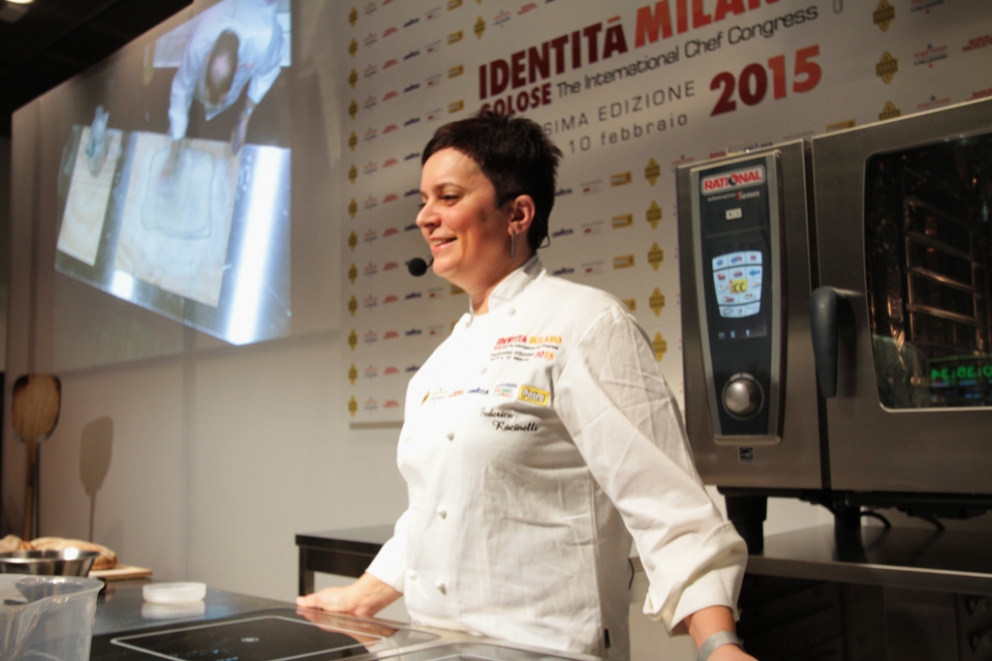 Galleria fotografica






Francesca Morandin sul palco. Sta studiando come ottenere lievitati di qualità gluten free, ha raccontato la "sua" colazione con pane senza glutine a lievito madre








La ciabatta veneta è stata al centro della lezione di Federica Racinelli e Martino Faccin (nella foto), panificatore di Carré, paesino della Pedemontana asiaghese





