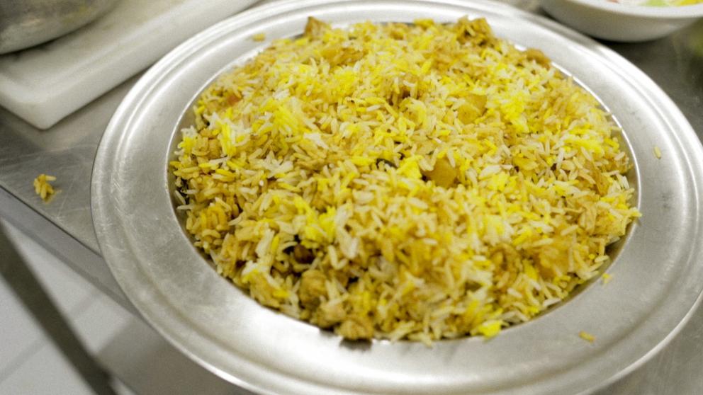 Galleria fotografica






I partecipanti dell'ultima edizione di Refugee Masterchef









Hadi Noori 









Hamed Mohamad Karim con un concorrente









Alganesh, etiope, vincitrice del concorso precedente. Ora lavora da Africa Experience































