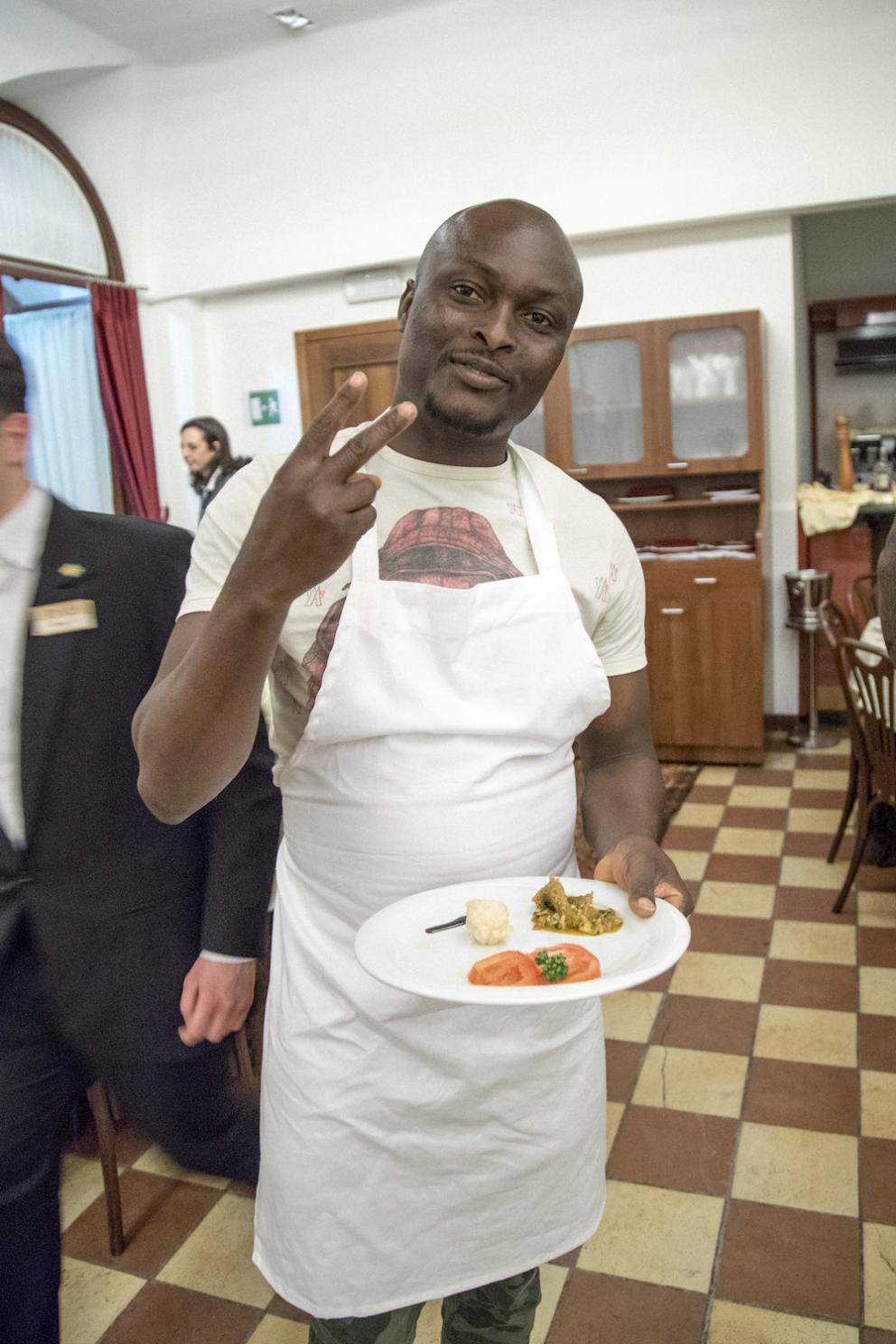 Galleria fotografica






I partecipanti dell'ultima edizione di Refugee Masterchef









Hadi Noori 









Hamed Mohamad Karim con un concorrente









Alganesh, etiope, vincitrice del concorso precedente. Ora lavora da Africa Experience



















































