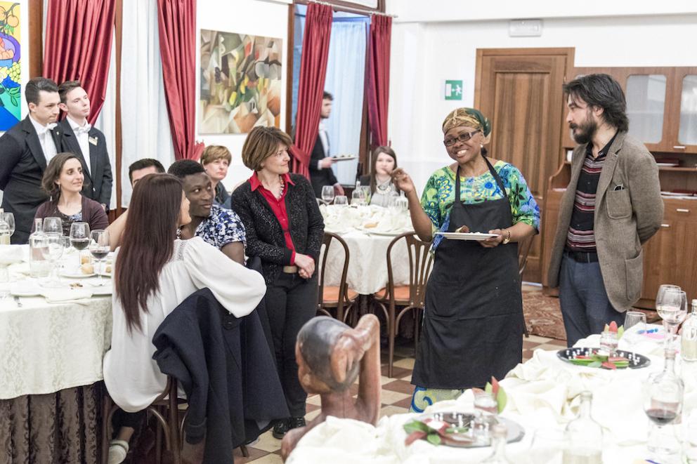 Galleria fotografica






I partecipanti dell'ultima edizione di Refugee Masterchef









Hadi Noori 









Hamed Mohamad Karim con un concorrente









Alganesh, etiope, vincitrice del concorso precedente. Ora lavora da Africa Experience





























































