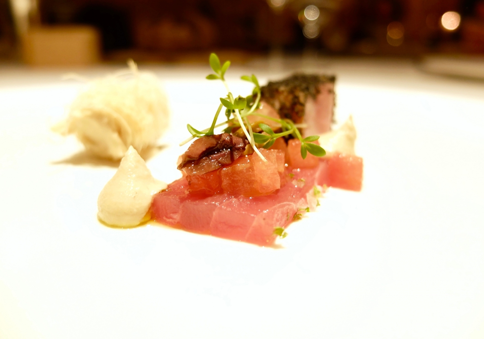 Galleria fotografica






Appetizer (tutte le foto sono di Tanio Liotta). Il menu dei 20 anni è disponibile fino al 30 giugno









2011 - Insalata di erbe del Maso Aspinger









2006 - Solo pomodoro









2001 - Carpaccio di scampi con vinaigrette di finocchio e melone






