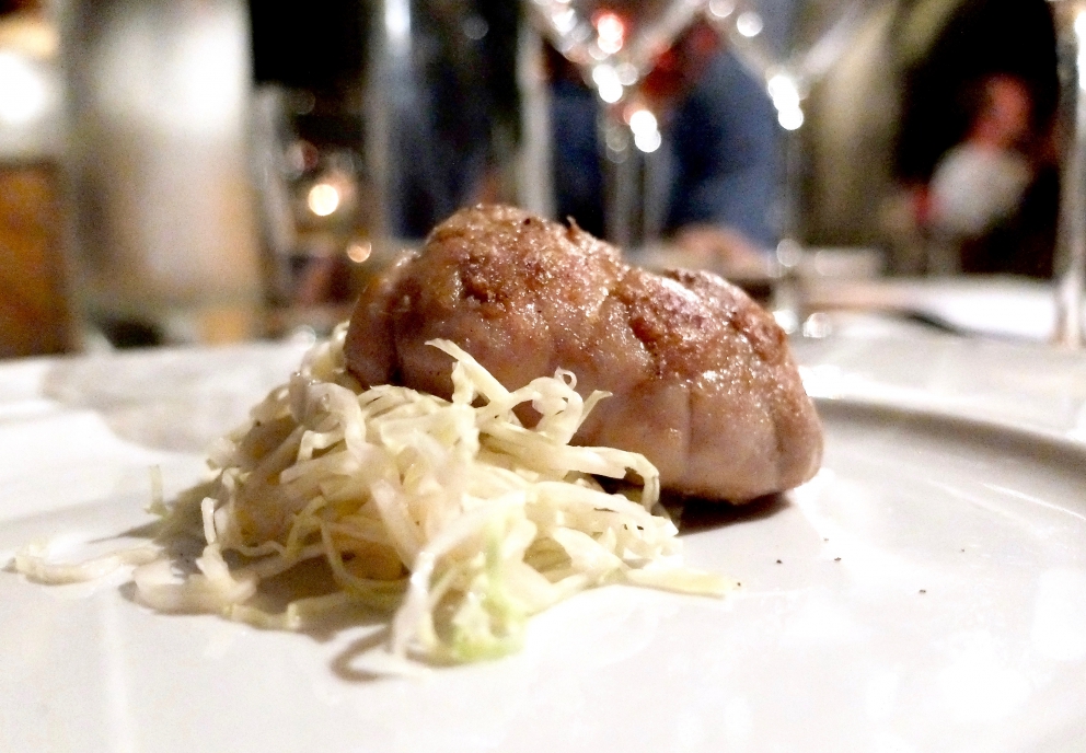 Galleria fotografica






Le Verdure sull'Aglione (le foto della fotogallery sono di Tanio Liotta)









Tartare di Fassona all'Acqua Cotta di Porcini









Risotto al Basilico mantecato all'Aromatico De Magi









Il Rosso






