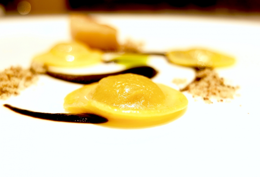 Galleria fotografica






Appetizer (tutte le foto sono di Tanio Liotta). Il menu dei 20 anni è disponibile fino al 30 giugno









2011 - Insalata di erbe del Maso Aspinger









2006 - Solo pomodoro









2001 - Carpaccio di scampi con vinaigrette di finocchio e melone









2007 - Vitello tonnato St. Hubertus









2010 - Orto di lumache









2000 - Variazione di fegato grasso d’oca, creme brûlée e terrina di fegato grasso con anguilla






