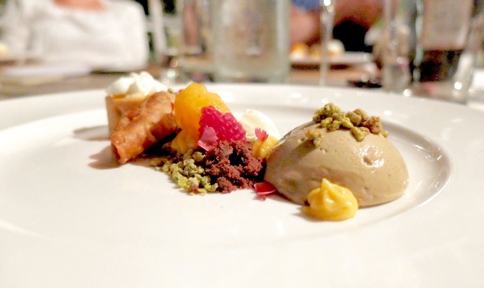 Galleria fotografica






Le Verdure sull'Aglione (le foto della fotogallery sono di Tanio Liotta)









Tartare di Fassona all'Acqua Cotta di Porcini









Risotto al Basilico mantecato all'Aromatico De Magi









Il Rosso









L'Animella e la Cavolella









La Quaglia






