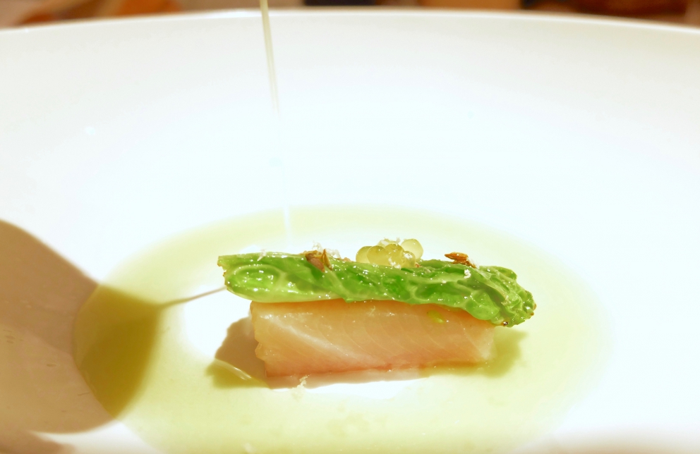 Galleria fotografica






Appetizer (tutte le foto sono di Tanio Liotta). Il menu dei 20 anni è disponibile fino al 30 giugno









2011 - Insalata di erbe del Maso Aspinger









2006 - Solo pomodoro









2001 - Carpaccio di scampi con vinaigrette di finocchio e melone









2007 - Vitello tonnato St. Hubertus









2010 - Orto di lumache









2000 - Variazione di fegato grasso d’oca, creme brûlée e terrina di fegato grasso con anguilla









2009 - Tortelli ripieni con zabaione di porcini, aglio nero fermentato, olio di abete e crumble di porcini









2012 - Orzotto con burro di capra, gelatina di verbena al limone









1996 - Tagliolini con rapa bianca, tartufo nero di Norcia e rucola









2013 - Gnocchi di rapa rossa, terra di birra e crema di daikon









1997 - Risotto al pino mugo con petto di faraona affumicata









2002 - Risotto con wasabi e anguillla leggermente affumicata






