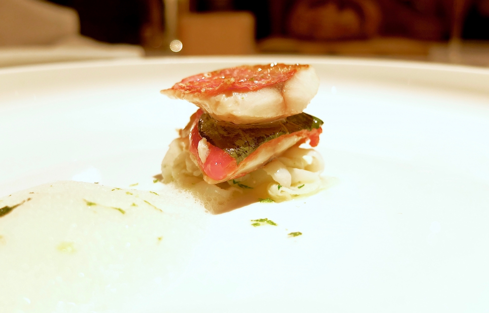 Galleria fotografica






Appetizer (tutte le foto sono di Tanio Liotta). Il menu dei 20 anni è disponibile fino al 30 giugno









2011 - Insalata di erbe del Maso Aspinger









2006 - Solo pomodoro









2001 - Carpaccio di scampi con vinaigrette di finocchio e melone









2007 - Vitello tonnato St. Hubertus









2010 - Orto di lumache









2000 - Variazione di fegato grasso d’oca, creme brûlée e terrina di fegato grasso con anguilla









2009 - Tortelli ripieni con zabaione di porcini, aglio nero fermentato, olio di abete e crumble di porcini









2012 - Orzotto con burro di capra, gelatina di verbena al limone









1996 - Tagliolini con rapa bianca, tartufo nero di Norcia e rucola









2013 - Gnocchi di rapa rossa, terra di birra e crema di daikon









1997 - Risotto al pino mugo con petto di faraona affumicata









2002 - Risotto con wasabi e anguillla leggermente affumicata









2016 - Salmerino & Cavoli






