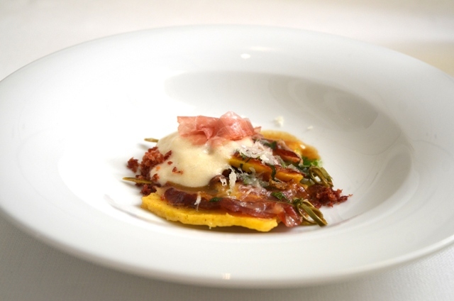 Galleria fotografica






Baccalà Giraldo, patate di Nardò e olive Leccine di Andrea Ribaldone









Cialledda, ventresca di tonno rosso Balfegò con quintessenza prima di origano di Domenico Schingaro









Sedanino di grano arso con crema di peperoni gialli, salsiccia a punta di coltello di Altamura croccante e ricotta leggermente acidula di Pietro Zito









Ricciola candita, insalata di ceci, limoni e olive di Paolo Rota









Finto hamburger di agnello Varvara, alici, salsa all'olio di oliva monocultivar coratina Muraglia e agrumi di Cristina Bowerman






