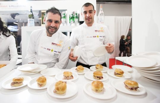 Galleria fotograficaQuique Dacosta e Yoshi TakazawaYasuhiro Sasajima