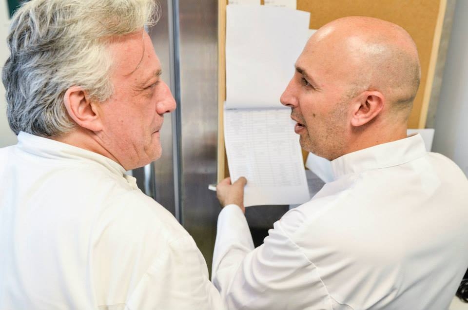 Galleria fotografica






Una grande squadra








Con Domenico Schingaro, suo fidato secondo








Con il vecchio amico Ugo Alciati








A colloquio con Niko Romito








Al lavoro con Carlo Cracco





