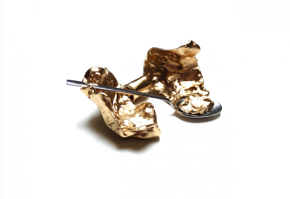 Galleria fotograficaBreakfast at Tiffany&rsquo;s
Seta, pvc, acciaio, cristallo, silicone
Bubbles are forever 
Nylon spalmato, pvc, vetro, alluminio
Make a wish...
Nylon spalmato, pvc, silicone, zucchero, cera
Ready to order? 
Carta fotografica, pvc
Lights, camera, action! 
Velluto di seta, pvc, ottone
Dreams are made of crumbs..
Rasatello di cotone, pvc, pane
Bank robbery
Velluto di seta, pvc, uova di quaglia, vernice acrilica
Bank robbery
Velluto di seta, pvc, uova di quaglia, vernice acrilica
Recipe for success 
Rasatello di cotone, pvc
The big nosh 
Prato sintetico, alluminio, vernice acrilica
The big nosh 
Prato sintetico, alluminio, cotone
The big nosh 
Prato sintetico, alluminio, vernice acrilica
Rock&rsquo;n&rsquo;fork 
Polimero plastico, vernice acrilica, pvc, nylon spalmato, acciaio
Strife & Knife 
Polimero plastico, vernice acrilica, acciaio
